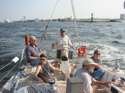 Ausfahrt aus Warnemünde, segeln,segeltörn,mitsegeln,segeln ostsee,segelreisen,segelurlaub,segeln.de,segeln urlaub,kojencharter,segelreise,segeln reisen,segeln single,reisen,segeln schweden,segeln dänemark,segeln törn,schweden segeln,ostsee,kurztörn,wochenendtörn,schären,