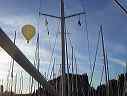 ballon_zwischen_den_masten